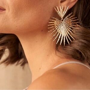 RVLV Throne Gold Stud Earrings (2986)